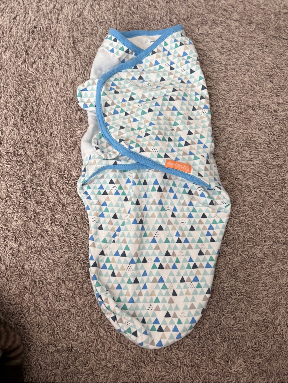 Blue & White Triangle Baby Swaddle Swaddleme